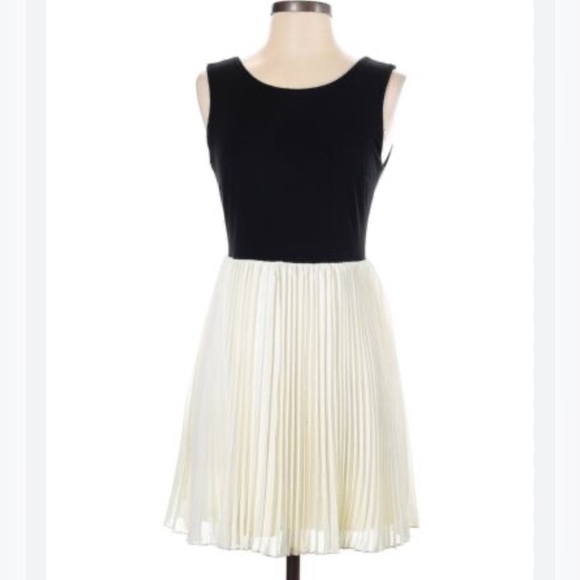 Y2K‎ Vintage JUICY COUTURE Black\Ivory Silk Accordion Pleated Mini Dress Sz 0 - Picture 9 of 9
